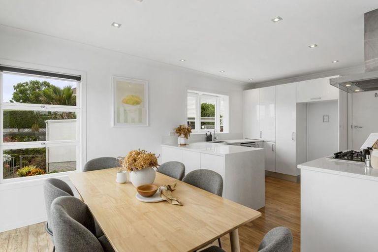 Photo of property in 11 Woodside Avenue, Northcote, Auckland, 0627