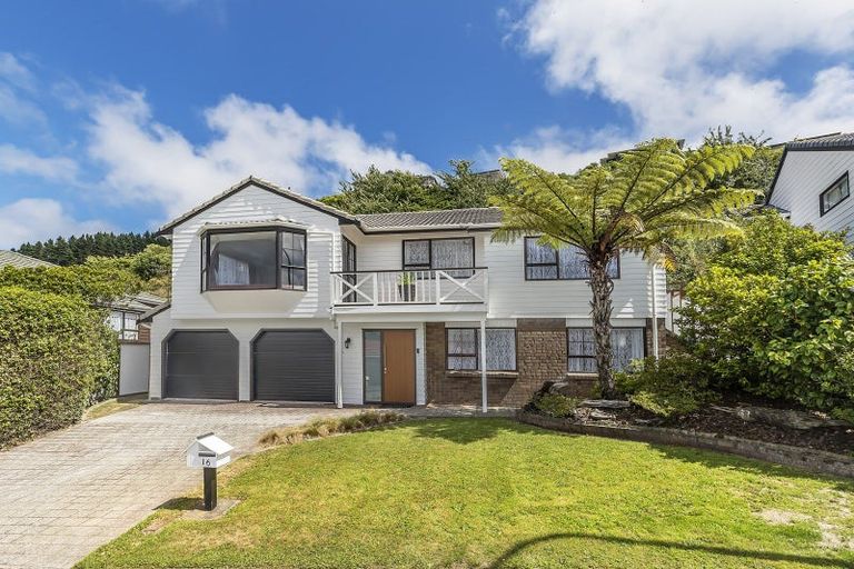 Photo of property in 16 Ordley Grove, Tawa, Wellington, 5028