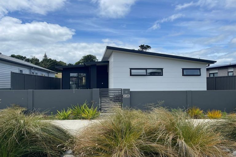 Photo of property in 42 Karearea Avenue, Kenepuru, Porirua, 5022
