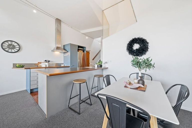 Photo of property in Metro Apartments, 12/220 Thorndon Quay, Pipitea, Wellington, 6011