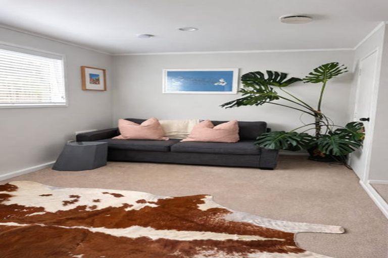 Photo of property in 33 Agincourt Street, Glenfield, Auckland, 0629