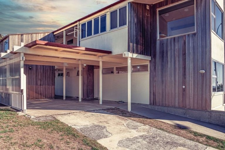 Photo of property in 18 Marine Parade, Mount Maunganui, 3116
