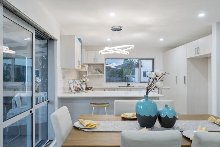 Photo of property in 2 Dhaka Lane, Ranui, Auckland, 0612