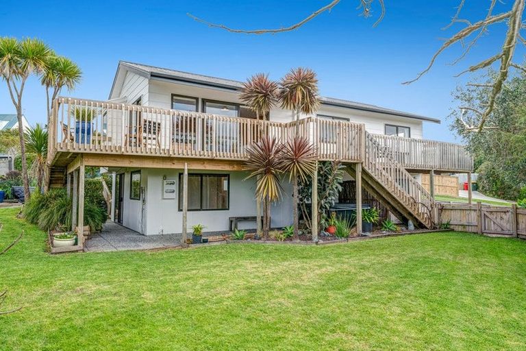 Photo of property in 18 Hinemoa Place, Snells Beach, 0920