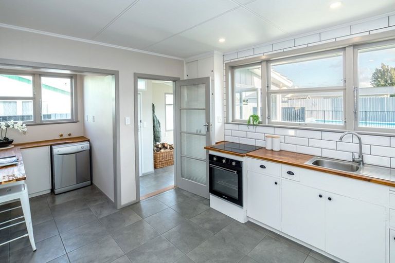 Photo of property in 64 Brandon Street, Featherston, 5710