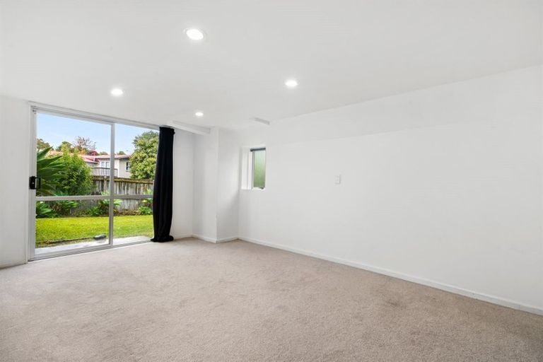 Photo of property in 2/85 Diana Drive, Glenfield, Auckland, 0627
