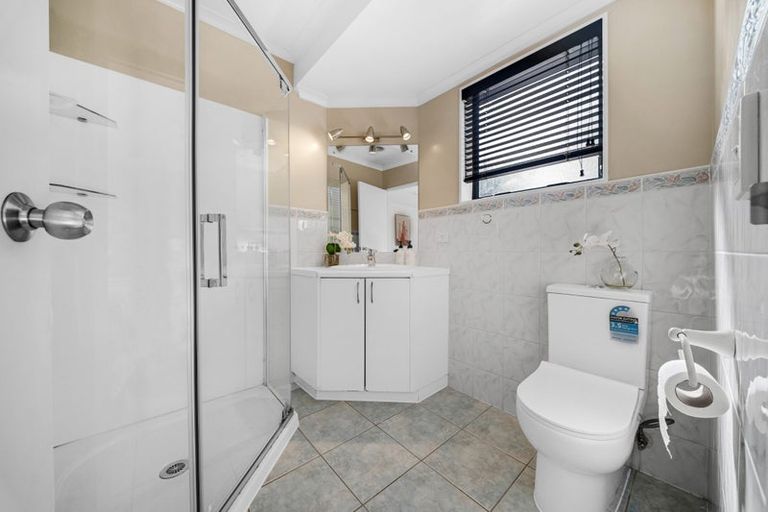 Photo of property in 11 Cognac Place, Henderson, Auckland, 0612