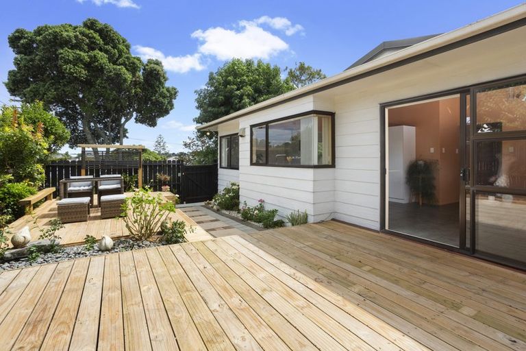 Photo of property in 2/23 Beatrice Avenue, Hillcrest, Auckland, 0627