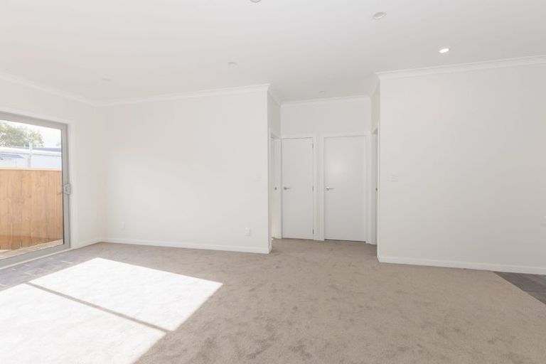 Photo of property in 2/12 The Strand, Wainuiomata, Lower Hutt, 5014