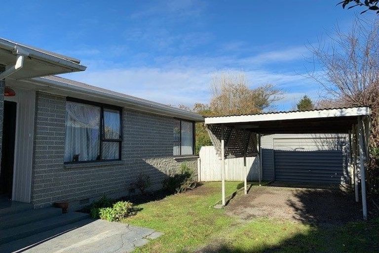 Photo of property in 77 Staveley Street, Avonhead, Christchurch, 8042