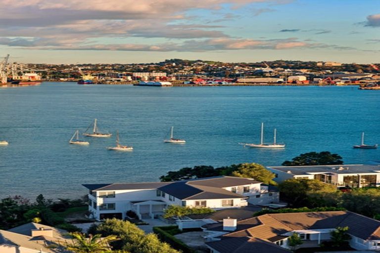 Photo of property in 31a Stanley Point Road, Stanley Point, Auckland, 0624