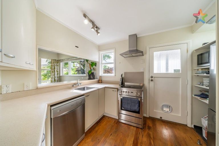 Photo of property in 19 Thomas Street, Stokes Valley, Lower Hutt, 5019