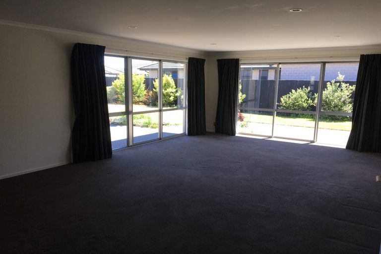 Photo of property in 10 Handley Crescent, Wigram, Christchurch, 8042