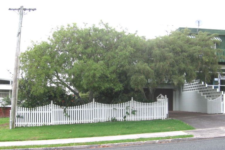 Photo of property in 1/118 Ocean View Road, Northcote, Auckland, 0627