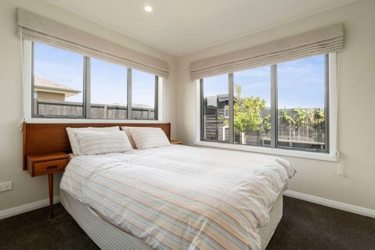 Photo of property in 8 Eric Farley Drive, Kumeu, 0810