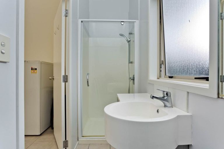 Photo of property in 164a Sunnynook Road, Sunnynook, Auckland, 0620