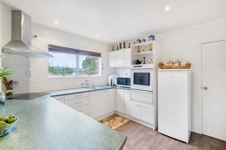 Photo of property in 7a Lillian Place, Orewa, 0931