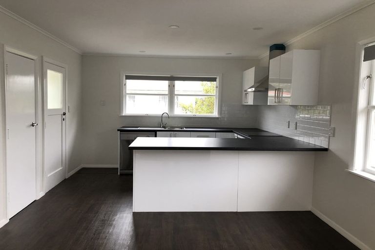 Photo of property in 4 Saint Johns Terrace, Tawa, Wellington, 5028