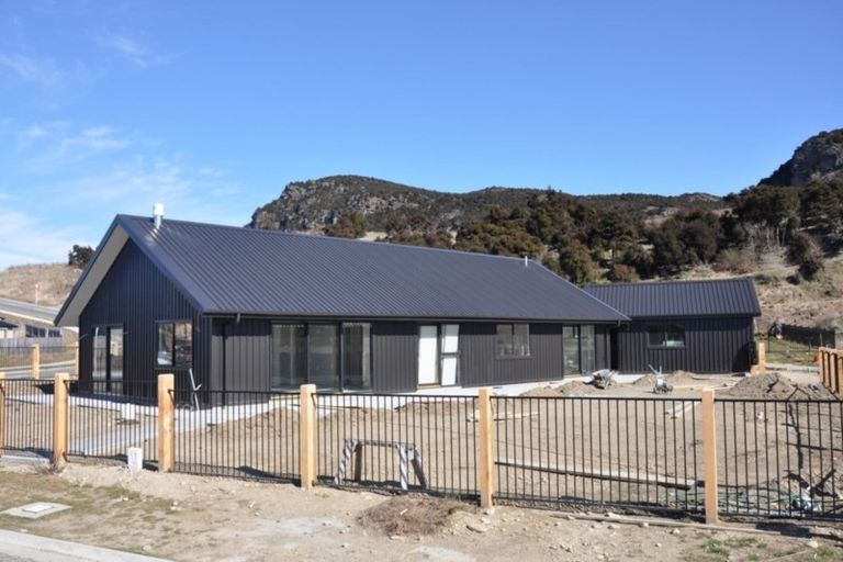 Photo of property in 1 Sorrel Street, Albert Town, Wanaka, 9305