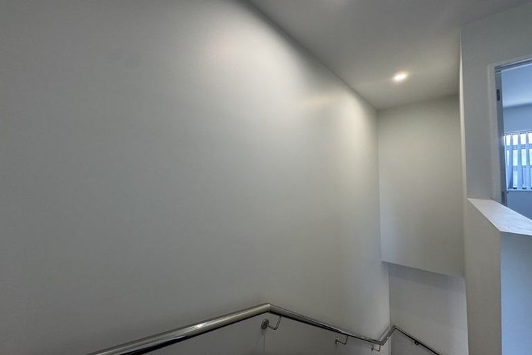 Photo of property in 2/17 Barneys Farm Road, Clendon Park, Auckland, 2103