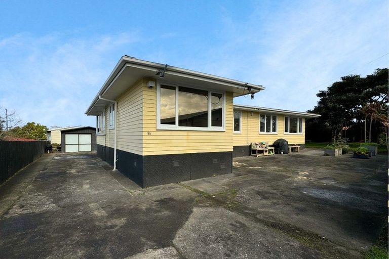 Photo of property in 5a Waipani Road, Te Atatu Peninsula, Auckland, 0610