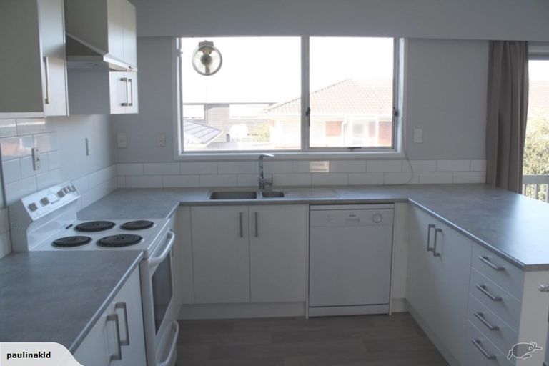 Photo of property in 2/90 East Coast Road, Milford, Auckland, 0620