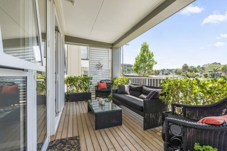 Photo of property in 6 Rewa Rewa Lane, Orewa, 0931