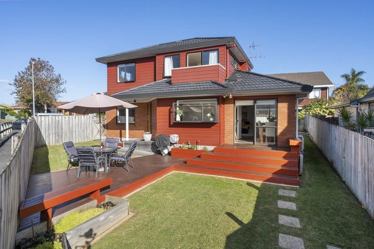 Photo of property in 1/42 Headcorn Place, Botany Downs, Auckland, 2010