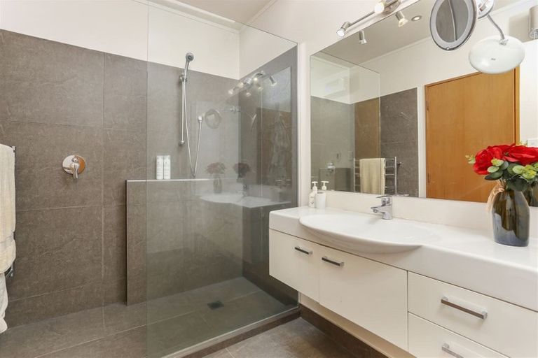 Photo of property in 2/2 The Esplanade, Campbells Bay, Auckland, 0630