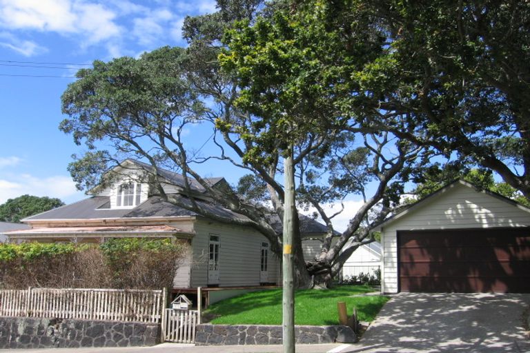 Photo of property in 1 Mozeley Avenue, Devonport, Auckland, 0624