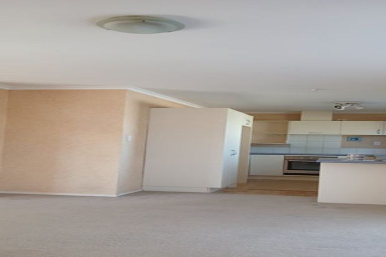 Photo of property in 14 Harobed Place, Weymouth, Auckland, 2103
