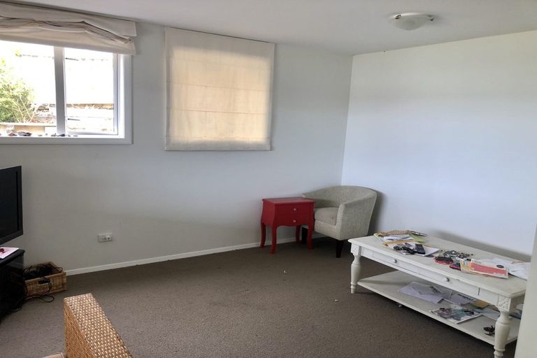 Photo of property in 32 Arama Avenue, Titirangi, Auckland, 0604