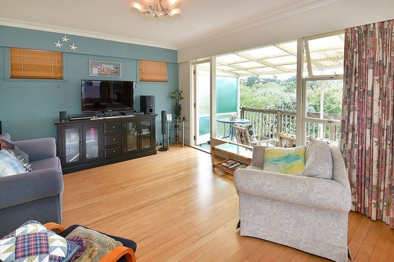 Photo of property in 14 Tawhana Crescent, Red Beach, 0932