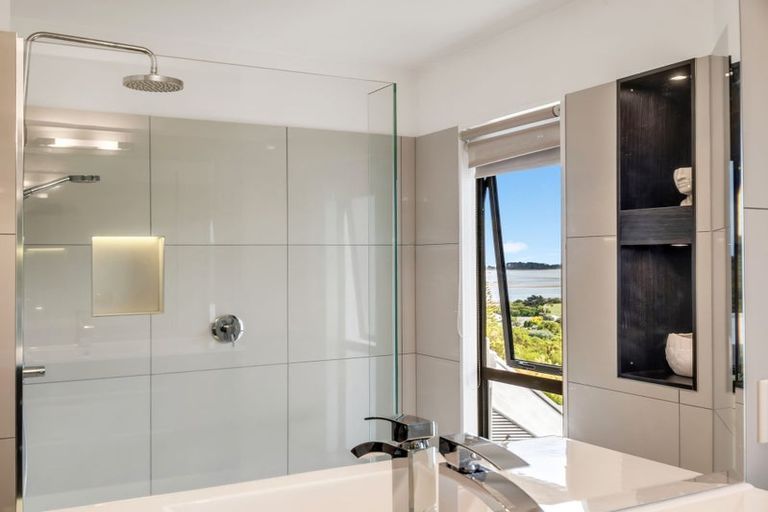 Photo of property in 10 Cadiz Lane, Mount Pleasant, Christchurch, 8081