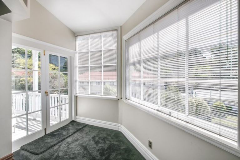 Photo of property in 32 Milton Road, Bluff Hill, Napier, 4110