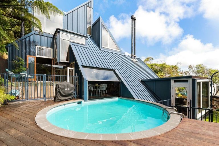 Photo of property in 52 Amapur Drive, Khandallah, Wellington, 6035