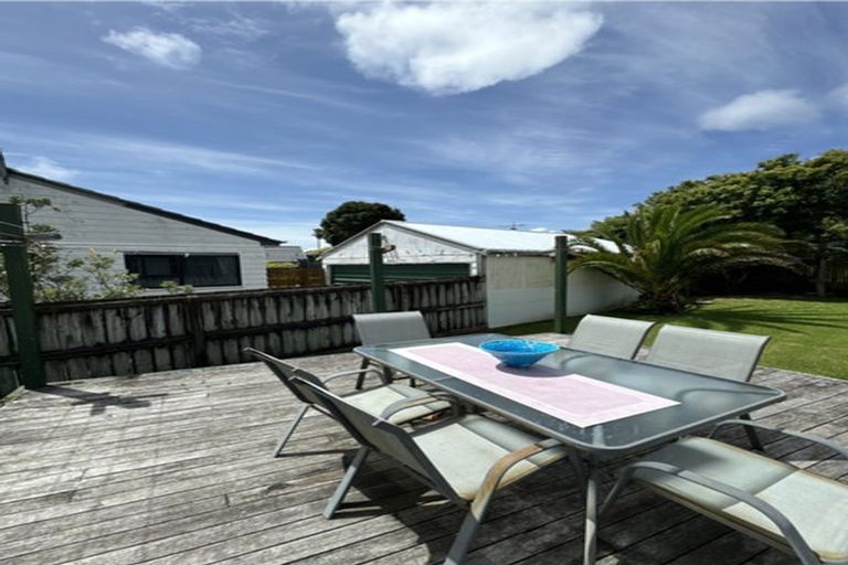 Photo of property in 2 Jumento Place, Unsworth Heights, Auckland, 0632