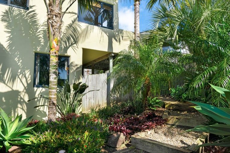 Photo of property in 14 Coral Court, Gulf Harbour, Whangaparaoa, 0930