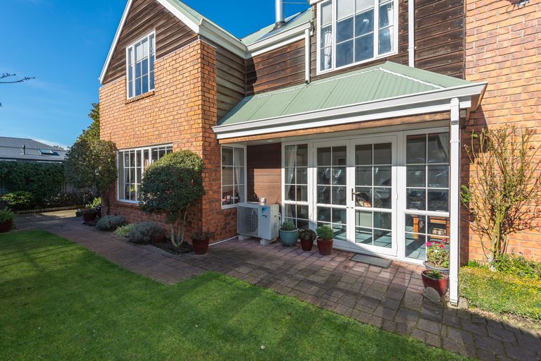 Photo of property in 2/61 Hawkesbury Avenue, St Albans, Christchurch, 8014