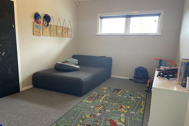 Photo of property in 1/16 Pooks Road, Ranui, Auckland, 0612