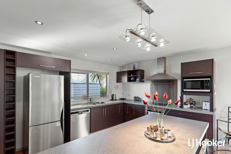 Photo of property in 8b Reo Crescent, Waihi Beach, 3611