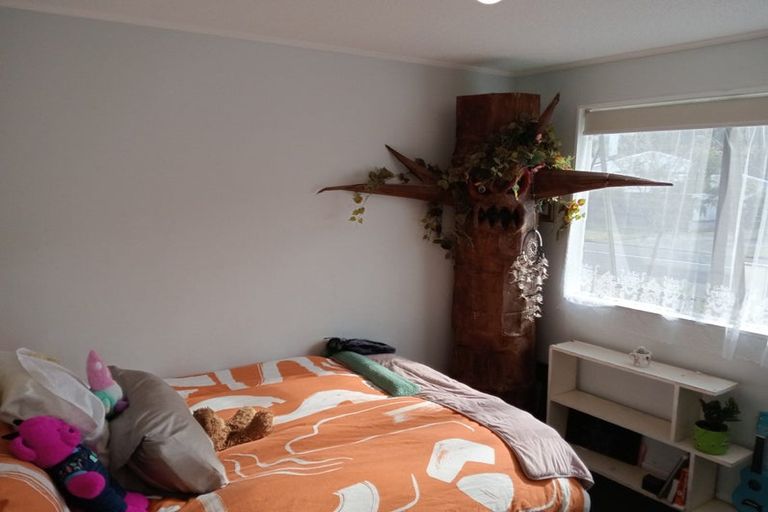 Photo of property in 35 Glen Road, Stokes Valley, Lower Hutt, 5019