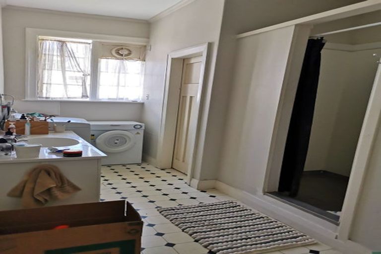 Photo of property in 1/17 Clifton Terrace, Kelburn, Wellington, 6012