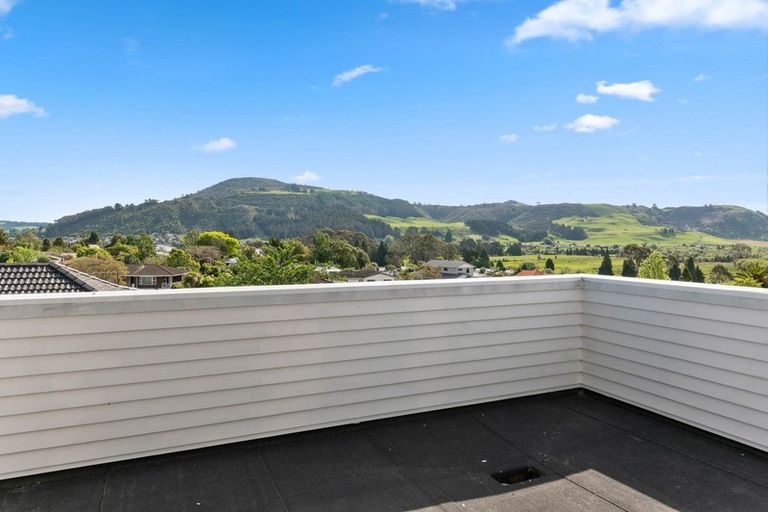 Photo of property in 6a Leo Place, Kawaha Point, Rotorua, 3010