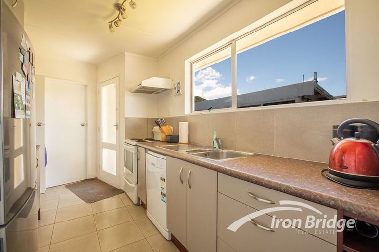 Photo of property in 2 Hartford Crescent, Totara Park, Upper Hutt, 5018