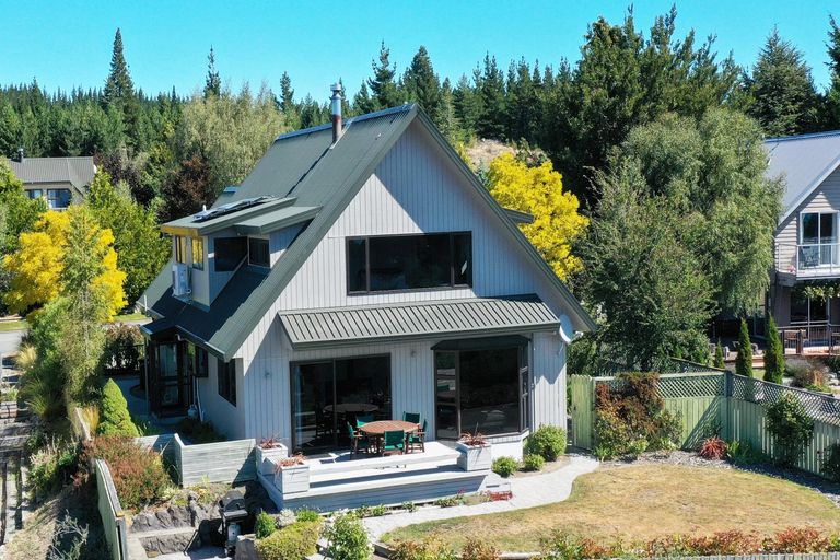 Photo of property in 3 Hamilton Drive, Lake Tekapo, 7999