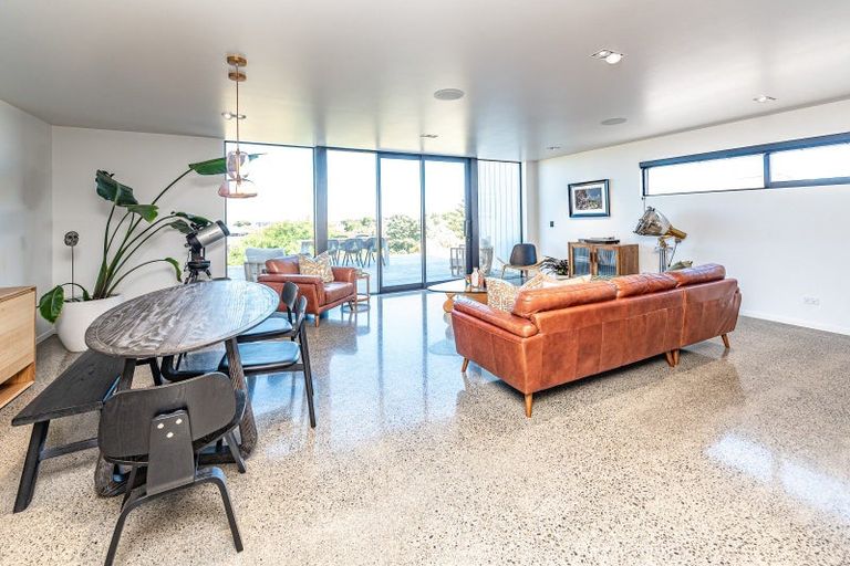 Photo of property in 24 Golf Vue Place, Castlecliff, Whanganui, 4501