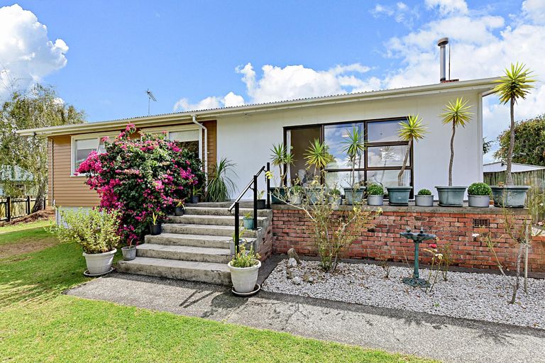 Photo of property in 10 Lomas Place, Manurewa, Auckland, 2102