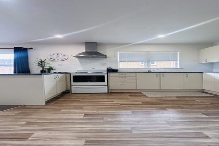 Photo of property in 70 Rosehill Drive, Rosehill, Papakura, 2113