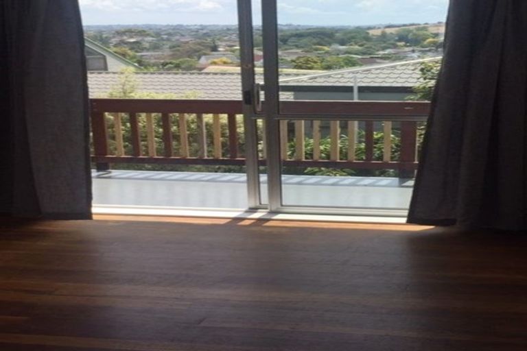 Photo of property in 2 Kingussie Place, Highland Park, Auckland, 2010